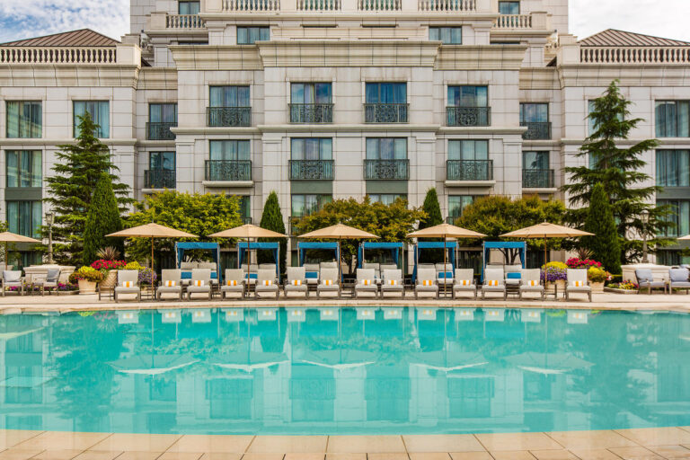Best Lakeside Boutique Hotels in the US: A Guide to Authentic Stays